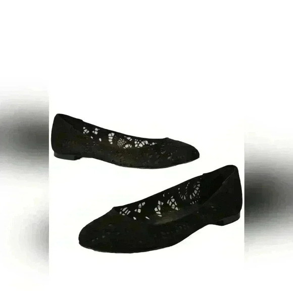 MANOLO BLAHNIK Black Lace Suede Cutout Floral Round Toe Flats 37.5EU 7.5US Italy - Picture 1 of 8